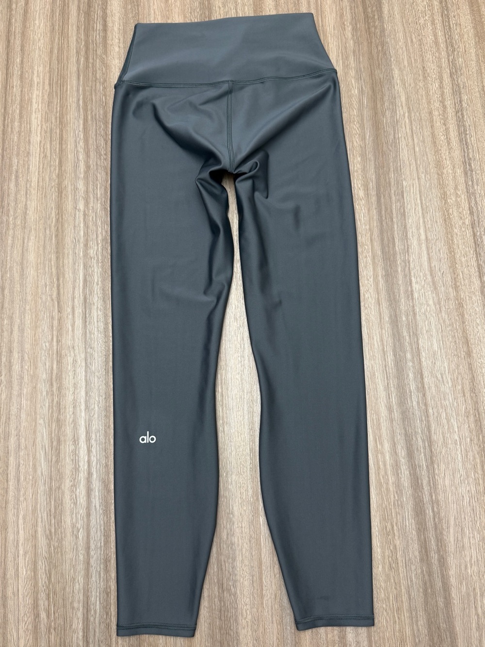 Alo Yoga Airlift High Rise 7/8 Length Legging Size Small in Anthracite / Gray